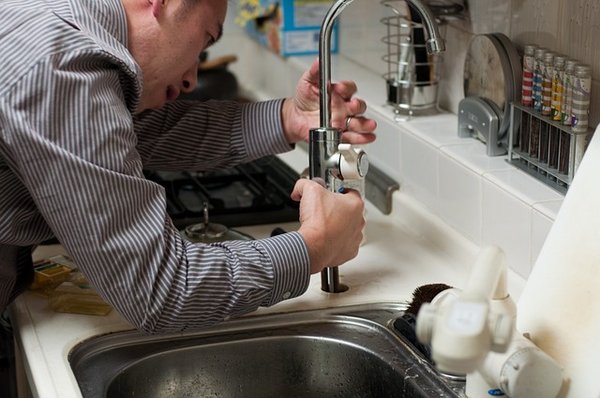 La certification Quali’eau : Nécessité pour un plombier chauffagiste de l’obtenir
