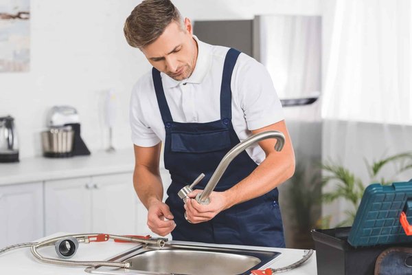 Comment réparer les robinets qui fuitent?