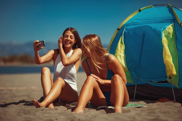 Peut-on trouver des emplacements avec vue mer au camping Artaudois ?